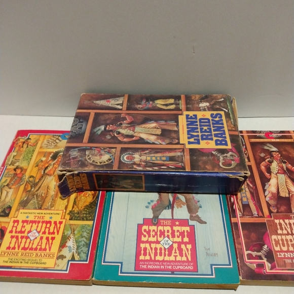 💙💛Lynn Reed Banks vtg books. Set of 3 in original cover.💛💙 - Picture 4 of 12